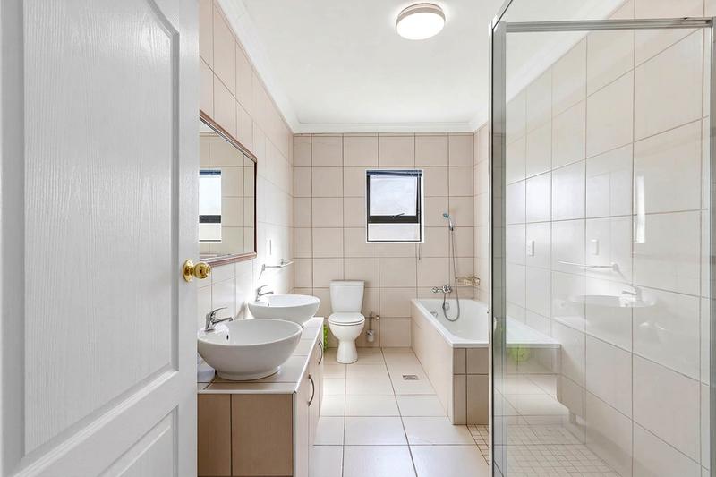 To Let 4 Bedroom Property for Rent in Gordons Bay Central Western Cape